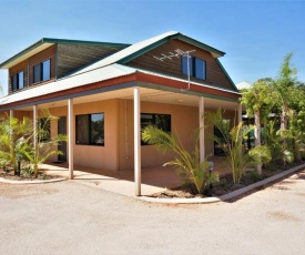 Ningaloo Breeze Villa 9 - 3 Bedroom Fully Self-Contained Holiday Accommodation