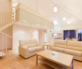 Osprey Holiday Village Unit 105 - Tranquil 3 Bedroom Holiday Villa with a Pool in the Complex