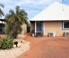 Osprey Holiday Village Unit 213-1 Bedroom - Marvellous 1 Bedroom Studio Apartment with a Pool in the Complex