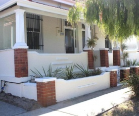 Captain's Heritage Cottage 58 - Central Fremantle