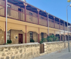 Warders Cottage: Iconic Cottage in the Heart of Freo