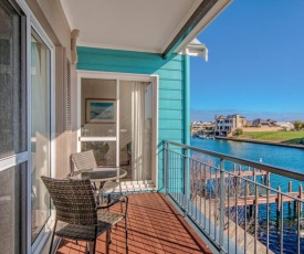 Waters Edge Apartment with Jetty