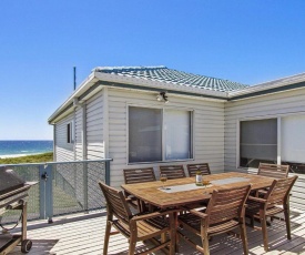 Blue Horizon - beachfront with fireplace