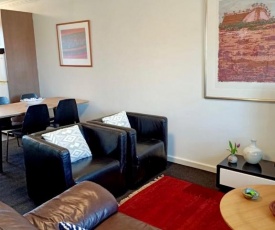 Superb 2 BR Apartment Minutes to CBD- Cen7