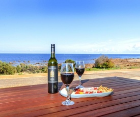 High Tide - Wallaroo Beachfront Property - Pet-Friendly