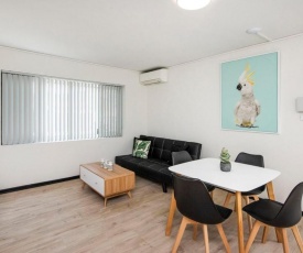 Comfortable Living Space close to Foreshore & CBD!