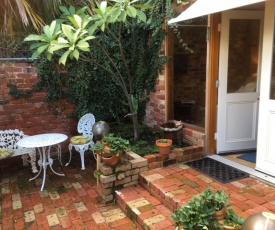 Gorgeous studio 2 minutes from the heart of Subiaco