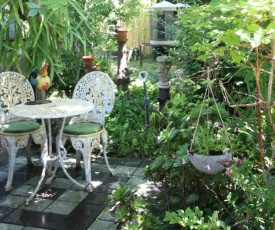 Busselton Home, Secret Garden, Hot Outdoor Bath and pet friendly