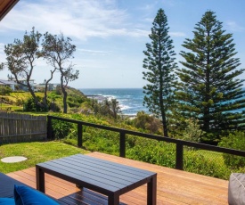 Seaview - Pet Friendly with Stunning Views - 1 Min to Beach