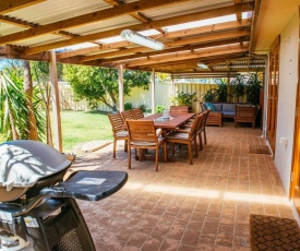 Sunbaker Beach House - 4 Mins to Beach - Pet Friendly with Fire Pit