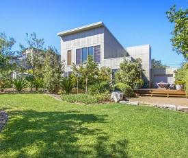 Sunshine Beach House-25 metre walk to the beach