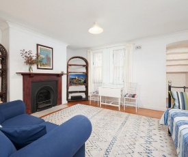 Charming Centrally Located 2 Bedroom Accommodation