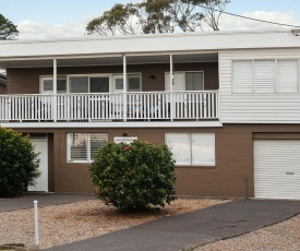 Aloha Beach house close to the beach in Fingal Bay