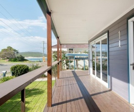 No. 1 Fingal Bay Beach House - The Little Abode