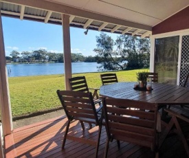 Riverfront Cottage in Booderee National Park at Christians Minde