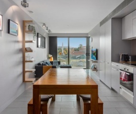 Comfy Unit with Balcony near Foreshore Dining