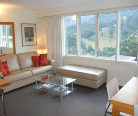 Thredbo Village 3-Bedroom Apartment with Fantastic Views