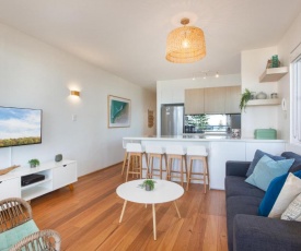 Lovely 3-Bed Unit with Balcony Facing Manly Beach