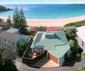 BEDARRA, MOLLYMOOK BEACH