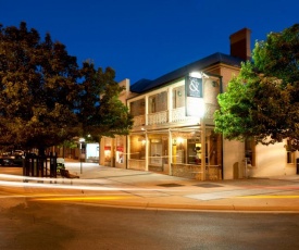 Cobb & Co Court Boutique Hotel