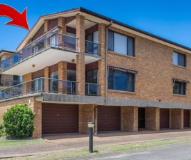 'COLUMBIA VIEWS', 2/9 COLUMBIA CLOSE - AIRCON, WIFI, NETFLIX, VIEWS & BOAT PARKING