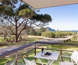 1 'Intrepid', 3 Intrepid Close - Amazing views of Shoal Bay, only 100m from the Beach