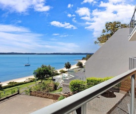 10 'Kiah' 53 Victoria Parade - Waterfront Views, AIRCON and Close to the Marina.