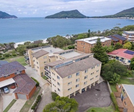 12 'The Helm', 22 Voyager Close - unit in Little Beach with direct access to Shoal Bay Beach!