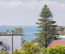 13 'Cote D'Azur', 61 Donald Street - Lovely unit with air con, pool, lift and WiFi