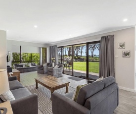 19 'Bay Parklands', 2 Gowrie Avenue - ground floor renovated unit with water views & WIFI