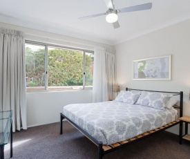 2 'Bronte Court' 17 Magnus Street - air con, complex pool and centrally located