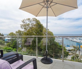 2 'Paradiso', 4 Laman Street - beautiful unit with stunning water views & pool