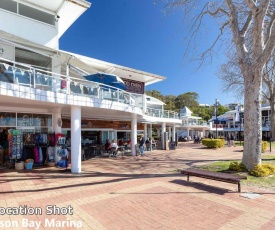 2 'Tradewinds', 110 Victoria Parade - fantastic unit with waterviews & close to the Marina