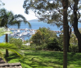 4 'Sailfish' 46 Magnus Street- water views and close to the marina