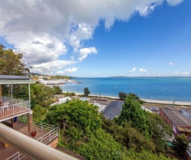 5 'Quarterdeck', 12 Magnus Street - panoramic water views & close to town