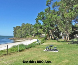 5 Thompson Place Nelson Bay - spacious duplex walking distance to Nelson Bay CBD and Dutchies