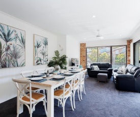 68 'Bay Parklands' , 2 Gowrie Ave - aircon, pool, tennis court, communal spa