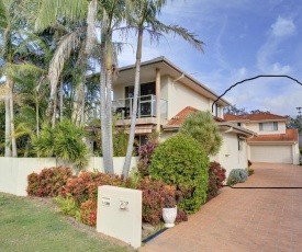 7B Achilles Street, Nelson Bay - White Waves