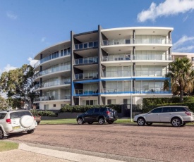 Oasis, Unit 3/5 Laman Street