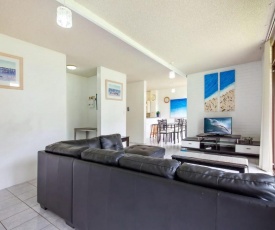 Villa Ellisa, Unit 1/10 Columbia Close