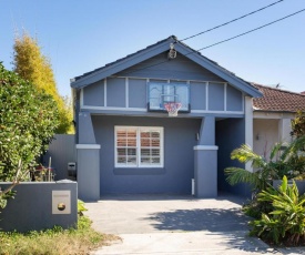 Beautiful Family Home with BBQ Patio near Beach