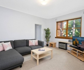 Cosy 2BR plus Parking in Nth Sydney