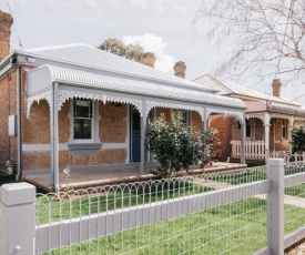 Dimby Cottage Beautifully Restored Heritage Home