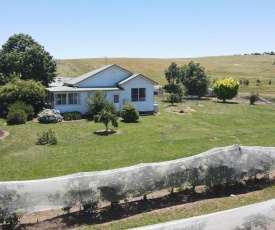 Sunnycrest Country Farmhouse among the Orchards