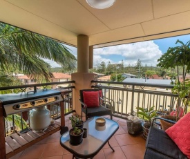 2 Bdrm Beachside Gold Coast Apt With Pool