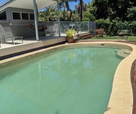 Phoenix Oasis, Family and Pet Friendly Apartment with Pool