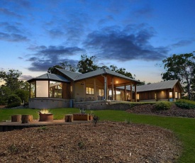 Sawmillers Homestead - Country Elegance on Mill Lane