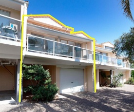 3 'Frangipani', 30 Leonard Avenue - great townhouse with air con