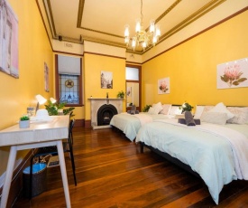 Quiet Quadruple Private Room In Strathfield 3min to Train Station sleeps 4 - ROOM ONLY