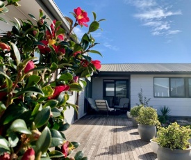 Homely Getaways in Surf Beach - Pet Friendly